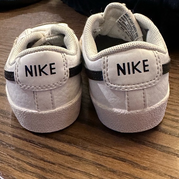 Nike Kids White and Black Sneakers - Picture 2 of 11